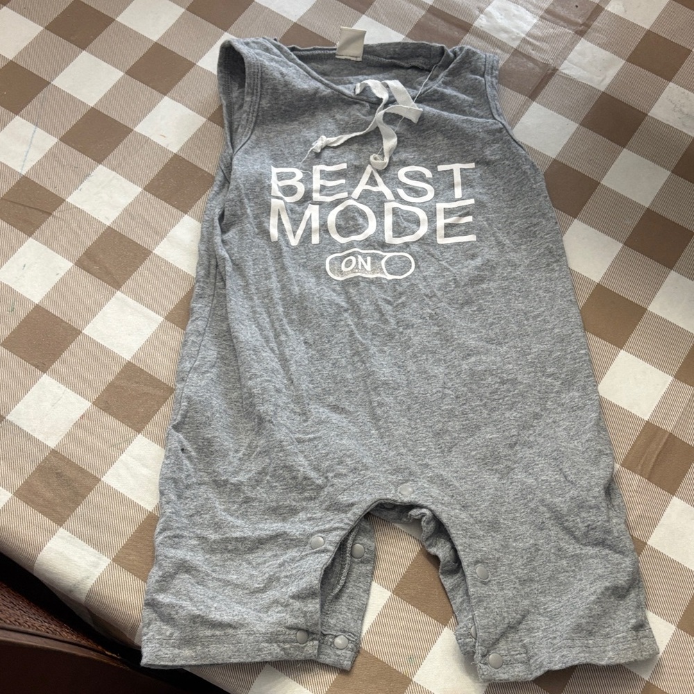 ๐ข10/$10 - Gray Sleeveless Romper with 'Beast Mode On' Print